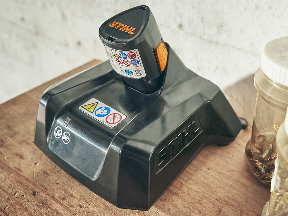 stihl-gta-26-set-potatore-manuale-con-batteria-as-10-8v-2-6ah-motore-elettrico-a-batteria-serie-as--57627_6_1738662772_IMG_67a1e374e7c27